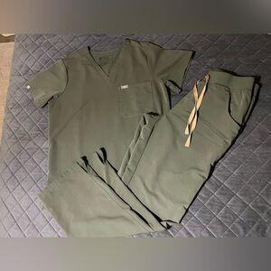 Figs Olive Green Scrub Set Size: M both top&bottom